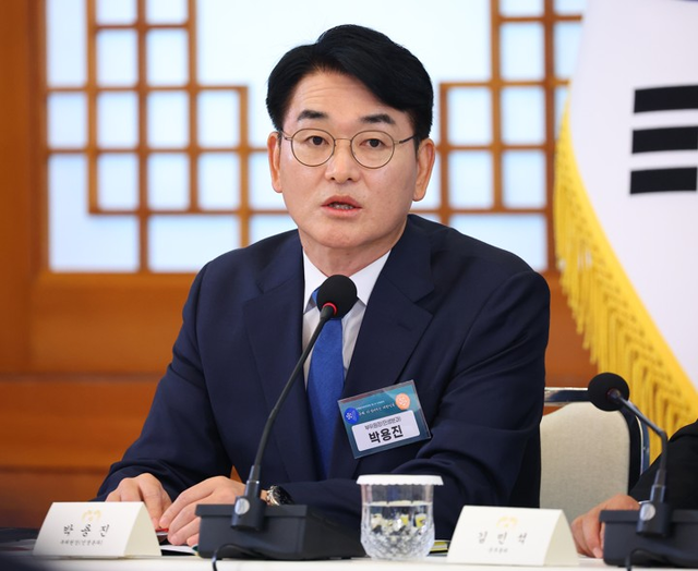 박용진 규제합리화위원회 부위원장이 지난 15일 청와대에서 이재명 대통령 주재로 열린 규제합리화위원회 제1차 전체회의에서 발언하고 있다. [연합뉴스]