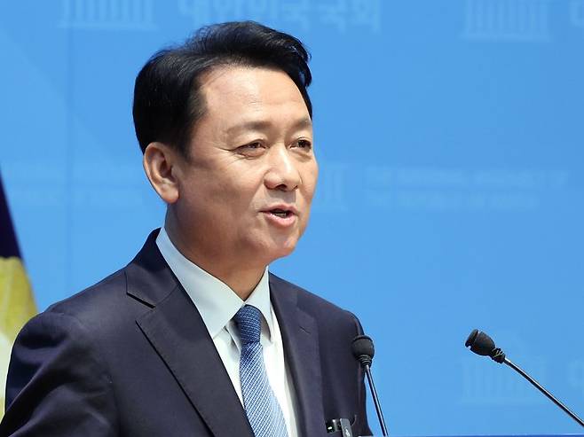 이광재 전 강원지사가 30일 서울 여의도 국회에서 경기 하남갑 국회의원 보궐선거 출마 선언을 하고 있다. 뉴스1