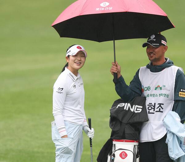 2026년 한국여자프로골프(KLPGA) 투어 신설 대회인 제1회 DB 위민스 챔피언십 우승을 차지한 유현조 프로가 최종라운드에서 경기하는 모습이다. 사진제공=KLPGA (사진을 무단으로 사용하지 마십시오.)