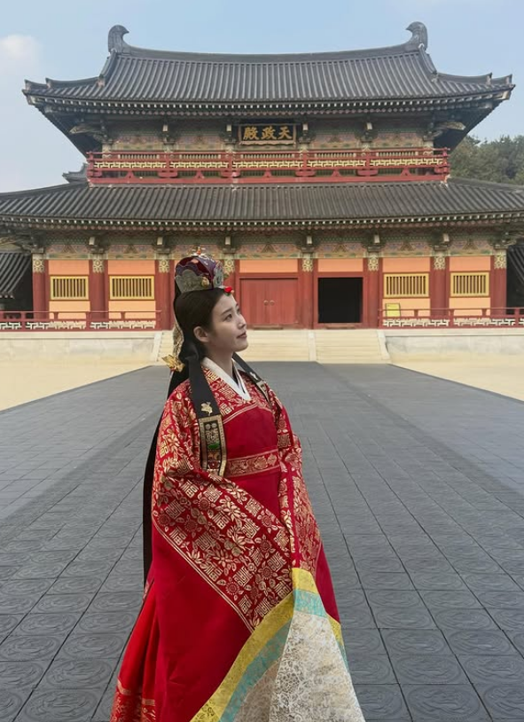 사진=아이유 SNS