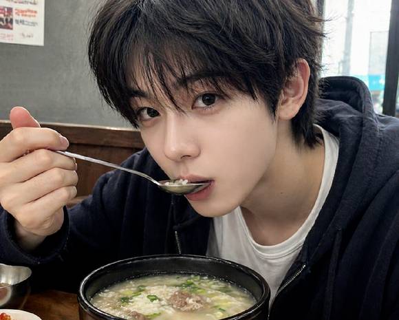 체내 염증과 피로를 완화하기 위해서는 특정 영양제보다 음식 중심의 섭취가 중요하다는 전문가 설명이 나왔다. 사진은 AI 생성 이미지로, 본 기사 내용과 무관. [사진=챗GPT]