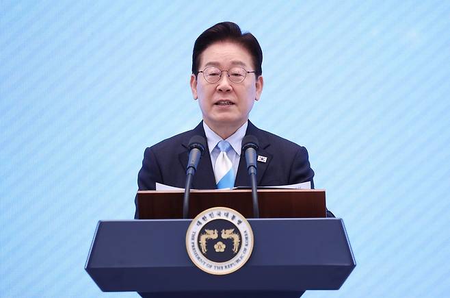 이재명 대통령이 1일 청와대 영빈관에서 열린 2026 노동절 기념식에서 기념사를 하고 있다. [청와대사진기자단]