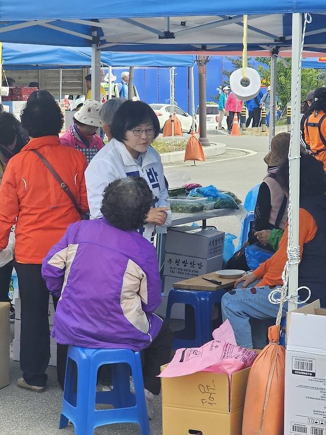 ▲ 박현숙 강원도교육감 예비후보는 2일 횡성에서 열린 제25회우천면민체육대회에서 방문해 선거운동을 진행했다.