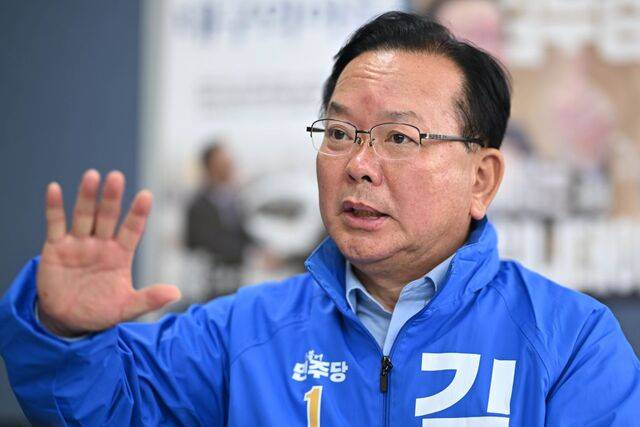 김부겸 더불어민주당 대구시장 후보가 지난 1일 대구 서구 선거사무실에서 국민일보와 인터뷰하고 있다. 김 후보는 청년들의 좌절감을 언급하며 “대구를 대한민국 신기술의 중심으로 만들겠다”고 공언했다. 대구=윤웅 기자