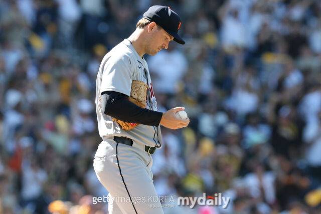 디트로이트 타이거즈 드류 앤더슨이 투구 후 그라운드를 바라보고 있다./게티이미지코리아