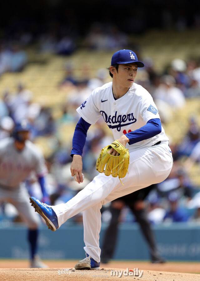 LA 다저스 사사키 로키가 투구하고 있다./게티이미지코리아