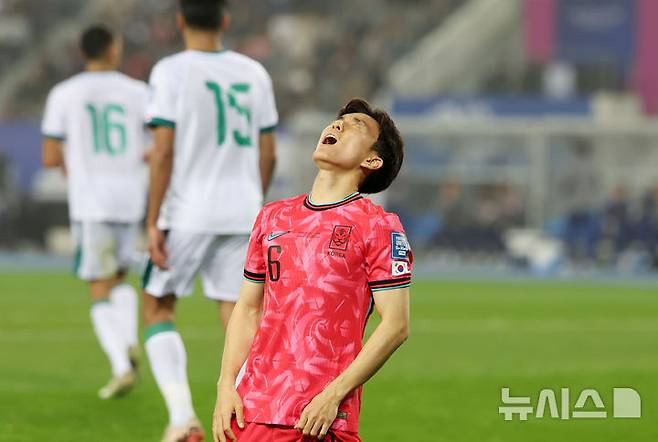 아쉬워하는 황인범의 모습. /사진=뉴시스