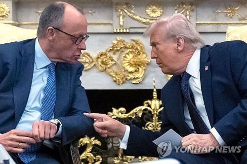 트럼프 미국 대통령(오른쪽)과 메르츠 독일 총리 [AP 연합뉴스 자료사진 재판매 및 DB 금지]