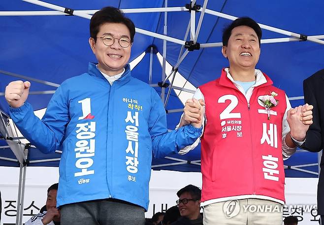 '지방선거 D-30'…축구대회 참석한 정원오·오세훈 후보