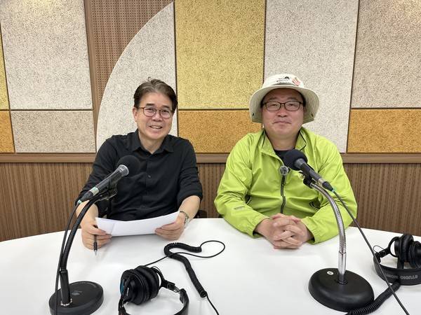 장정구 기후생명정책연구원 대표(오른쪽)와&nbsp;유동현 前 인천시립박물관장 [여기는 인천항 제작팀]