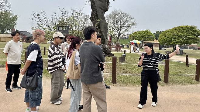 5월 2일 필리핀 인플루언서단이 서산해미읍성을 방문했다.(사진=서산시 제공)