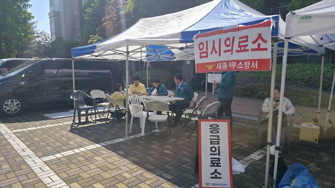 김하균 부시장과 고성진 시민안전실장, 류제일 경제산업국장이 이날 오전 주민 설명회에 앞서 긴급 회의를 하고 있다. (사진=이희택 기자)