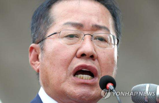 홍준표 전 대구시장이 6·3 지방선거와 동시에 치러지는 국회의원 보궐선거에 출마하는 국민의힘 소속 후보들을 향해 “뻔뻔하기도 하고 수치를 모른다”고 비난했다. /연합뉴스