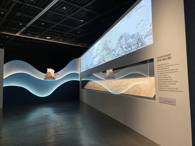부산시립박물관 개항 150주년 특별기획전 ‘바다를 건너간 녀석들’ 전시 전경. 부산시립박물관 제공
