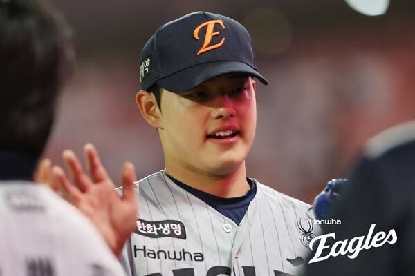 첫 승을 달성한 문동주(사진=한화)