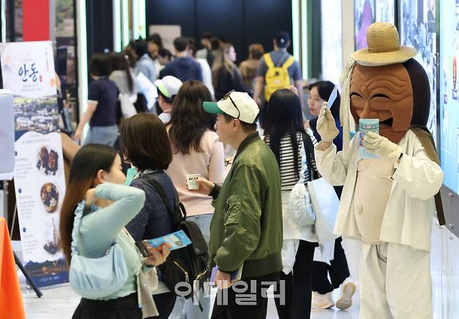 2026 올댓트래블이 2일 서울 강남구 코엑스에서 개최됐다. 참관객들로 행사장이 북적이고 있다.(사진=이데일리 노진환 기자)