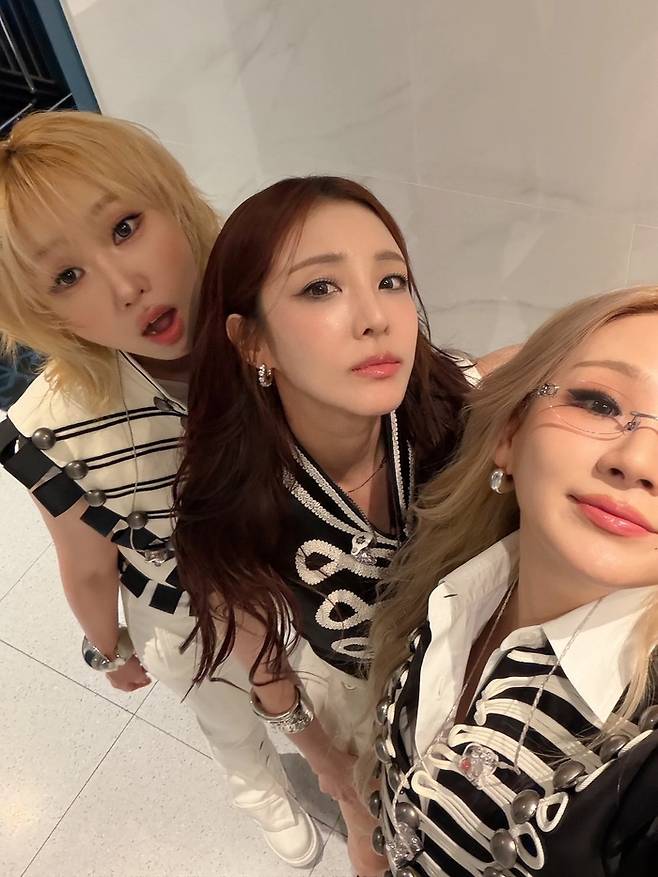 2NE1 공민지-산다라박-CL. 산다라박 SNS.