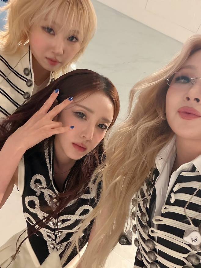 2NE1 공민지-산다라박-CL. 산다라박 SNS.