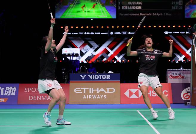 (260503) -- HORSENS, May 3, 2026 (Xinhua) -- Baek Ha Na (R)/Kim Hye Jeong of South Korea celebrate after winning the doubles match against Jia Yifan/Zhang Shuxian of China during the finals between China and South Korea at the BWF Uber Cup badminton women's team championship in Horsens, Denmark, on May 3, 2026. (Xinhua/Wu Huiwo)







<저작권자(c) 연합뉴스, 무단 전재-재배포, AI 학습 및 활용 금지>