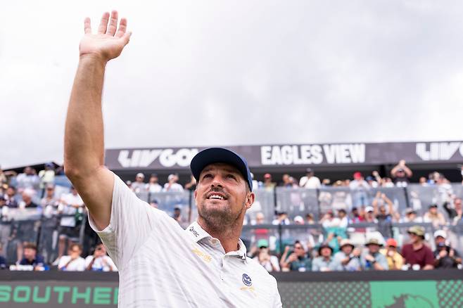 FILE - Captain Bryson DeChambeau, of Crushers GC, waves to the fans at the 17th tee during the third round of LIV Golf South Africa at The Club at Steyn City, Saturday, March 21, 2026 in Midrand, South Africa. (Pedro Salado/LIV Golf via AP, File) FILE PHOTO.  MANDATORY CREDIT







<저작권자(c) 연합뉴스, 무단 전재-재배포, AI 학습 및 활용 금지>