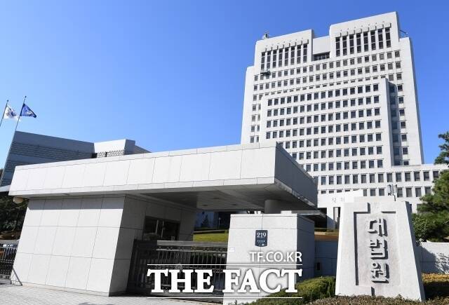 헌법재판소가 재판소원 제도 도입 이후 처음으로 본안 심리에 넘긴 사건에서 대법원에 의견 제출을 요청했다./더팩트 DB