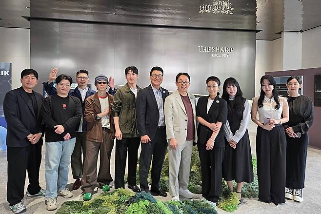오프닝 행사에 참석한 이형택 감독(가운데)와 VIP. 이형택테니스재단
