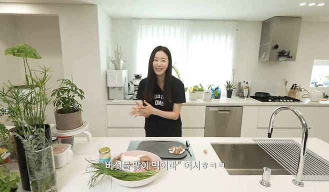 유튜브 〈김사랑 sa rang〉