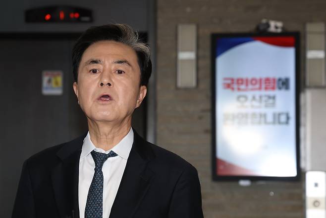 김태흠 충남지사가 13일 서울 여의도 국민의힘 중앙당사에서 열린 공천 면접심사를 마치고 취재진의 질의에 답변하고 있다. 2026.3.13 뉴스1