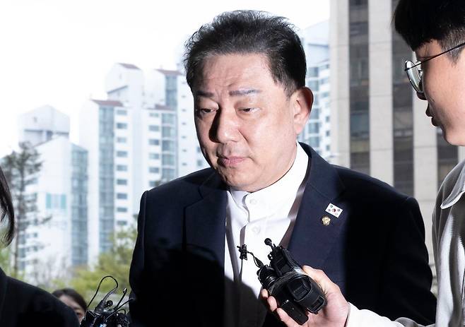 김병기 무소속 의원이 지난달 10일 서울 마포구 서울경찰청 광역수사단 공공범죄수사대에 출석하고 있다. 강예진 기자