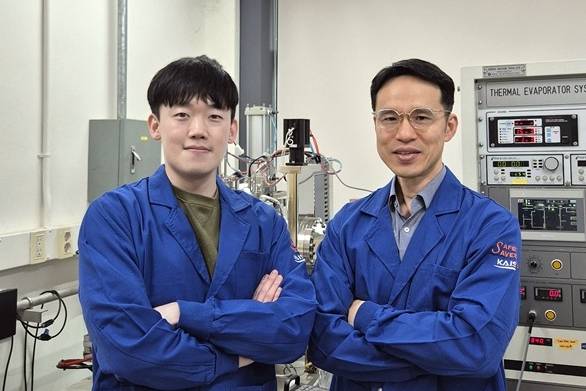 (왼쪽부터)정준교 박사, 신종화 교수. KAIST