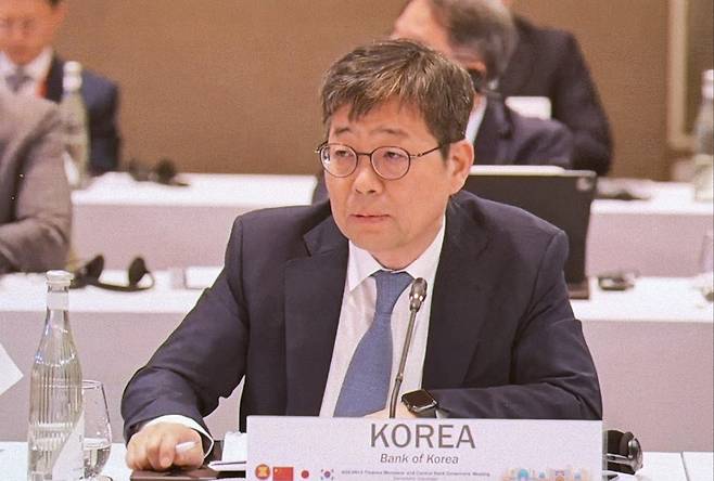 유상대 한국은행 부총재가 3일(현지시간) 우즈베키스탄 사마르칸트에서 개최된 ASEAN+3 재무장관·중앙은행총재 회의에서 발언하고 있다. [한국은행 제공]