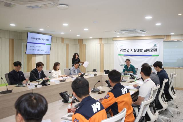 ▲남양주시는 지난달 30일, 시청 재난종합상황실에서 보건·복지·경찰·소방·정신건강 분야 관계기관과 함께 자살예방 협력회의를 개최했다.ⓒ남양주시