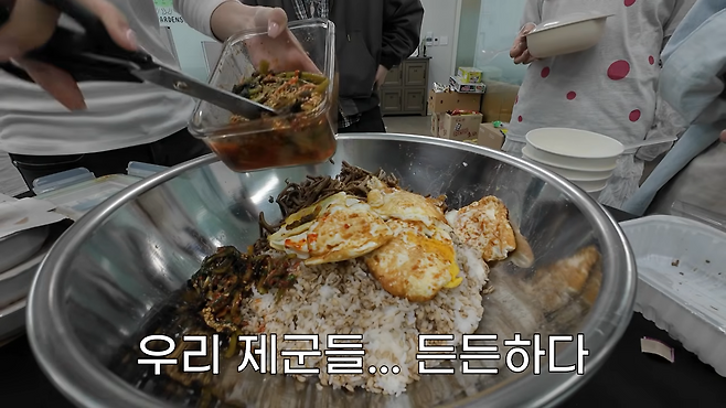 1300만 구독자를 보유한 유튜버 쯔양이 자신의 회사와 직원들을 최초로 공개했다. 유튜브 채널 ‘쯔양밖정원’ 캡처