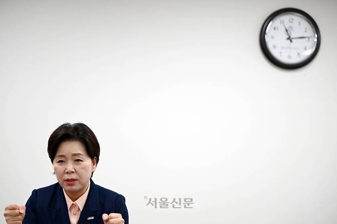 6·3 지방선거 경기지사에 도전하는 양향자 국민의힘 후보가 3일 국회 최고위원실에서 진행한 서울신문과의 인터뷰에서 대한민국이 과학기술 패권 국가로 나아가는 데 경기도가 핵심 역할을 해야 하는 이유를 설명하고 있다. 홍윤기 기자