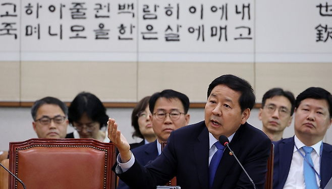구윤철 부총리 겸 재정경제부 장관이 지난달 22일 국회에서 열린 법제사법위원회 전체회의에서 의원 질의에 답변하고 있다. 연합뉴스