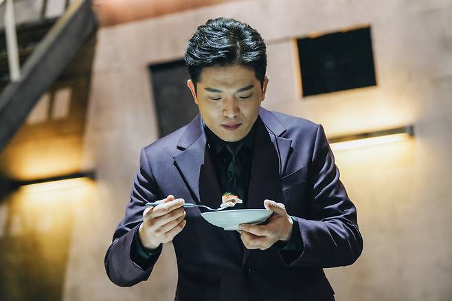 와인 바꿔치기 논란과 관련해 책임론에 대한 비판을 받고 있는 셰프 안성재. 넷플릭스 제공