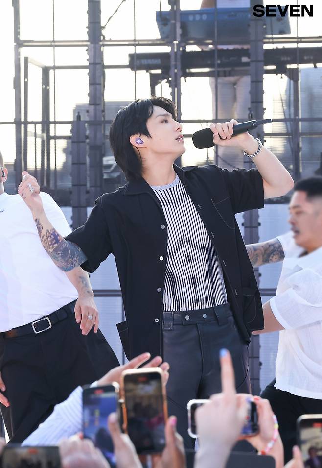 방탄소년단 정국, 美 빌보드 글로벌 차트 142주·145주째 진입..亞최초 신기록ing
