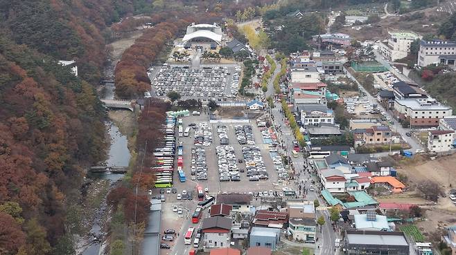 4월 말 기준 문경새재 누적 방문객이 100만 명을 넘겨 지난해 같은 기간보다 30% 이상 늘어났다. /문경시 제공