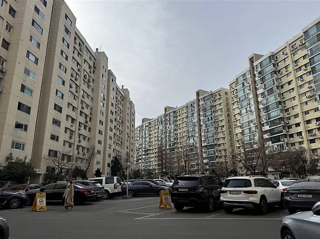 서울 강남구 압구정 재건축 아파트 일대 전경./사진=김이슬 기자