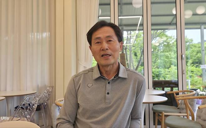 문홍식 문가든 대표(1961년생)는 “정원의 크기보다 중요한 것은 보이는 풍경 전체가 하나의 정원이 되는 것”이라며 “자연과 이어진 느낌이 방문객에게 편안함을 준다”고 말했다. (사진=김준원 기자)