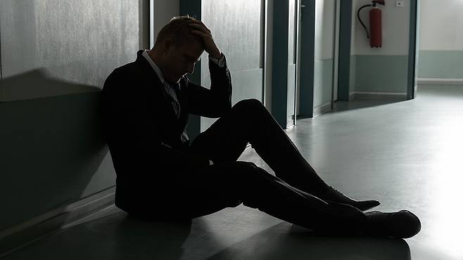 불안과 강박 증상이 나타날 때는 과활성화된 뇌 회로를 안정시켜야 한다｜출처: 클립아트코리아