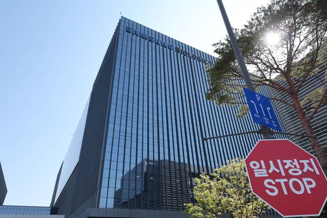 노동조합 전면 파업 첫째 날인 1일 오전 인천 연수구 삼성바이오로직스 공장에 적막감이 흐르고 있다.   [연합뉴스]