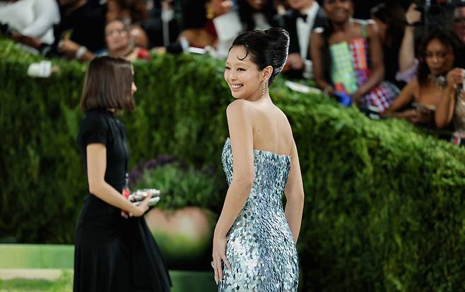 Blackpink's Jennie poses for photos at the 2026 Met Gala celebrating ″Costume Art″ at the Metropolitan Museum of Art in New York on May 4. [REUTERS/YONHAP]