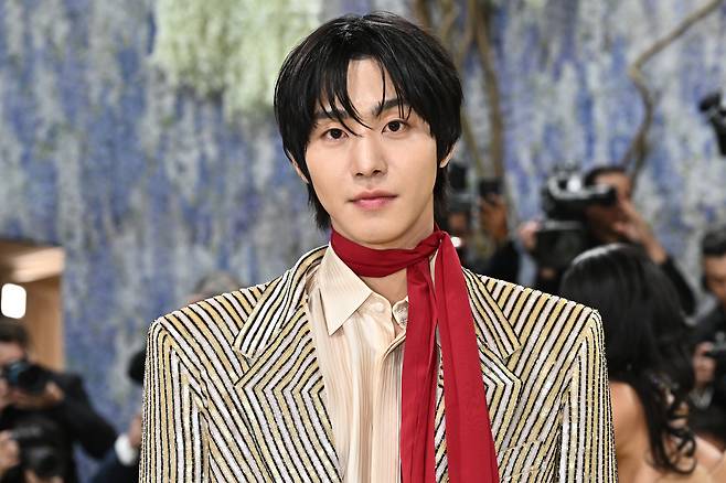 Actor Ahn Hyo-seop poses for photos at the 2026 Met Gala celebrating ″Costume Art″ at the Metropolitan Museum of Art in New York on May 4. [AP/YONHAP]
