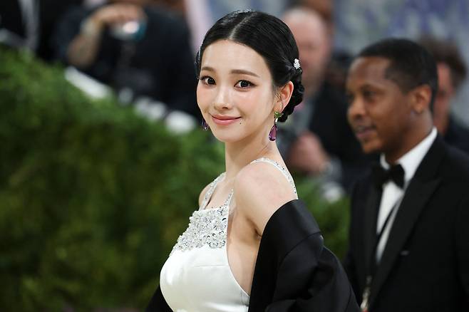 aespa's Karina arrives at the 2026 Met Gala celebrating ″Costume Art″ at the Metropolitan Museum of Art in New York on May 4. [AFP/YONHAP]