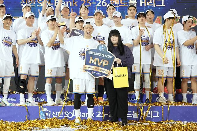 챔피언결정전 MVP를 차지한 김진영. 한국핸드볼연맹 제공
