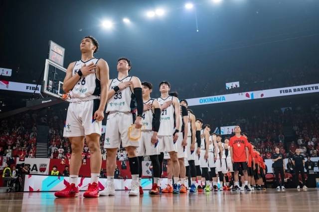 2025-26 LG전자 프로농구 챔피언결정전을 하루 앞둔 4일, 충격적인 소식이 전해졌다. 마줄스 감독이 플레이오프에서 탈락한 구단의 선수들을 개인 연락을 통해 차출, ‘비밀 훈련’을 진행했다는 것이다. 사진=대한민국농구협회 제공