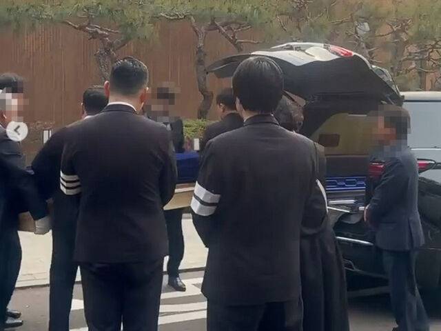 강예원이 부친상 후 함께 해준 지인들에게 감사의 마음을 전했다. / 강예원 소셜미디어