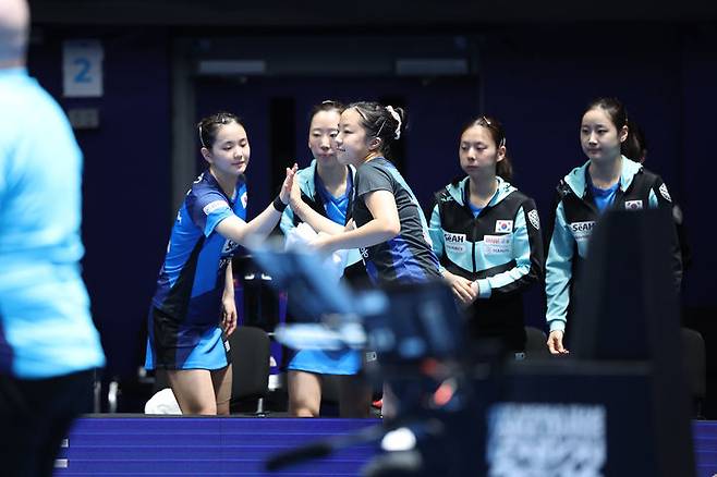 [서울=뉴시스] 2026 국제탁구연맹(ITTF) 세계탁구선수권대회 단체전 32강에서 캐나다를 3-0으로 완파한 여자 탁구 대표팀. (사진=대한탁구협회 제공) 2026.05.05. *재판매 및 DB 금지