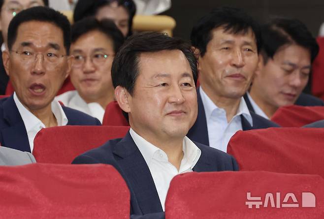 [서울=뉴시스] 고승민 기자 = 더불어민주당의 경기 평택을 국회의원 재선거 김용남 후보. 2025.07.08. kkssmm99@newsis.com